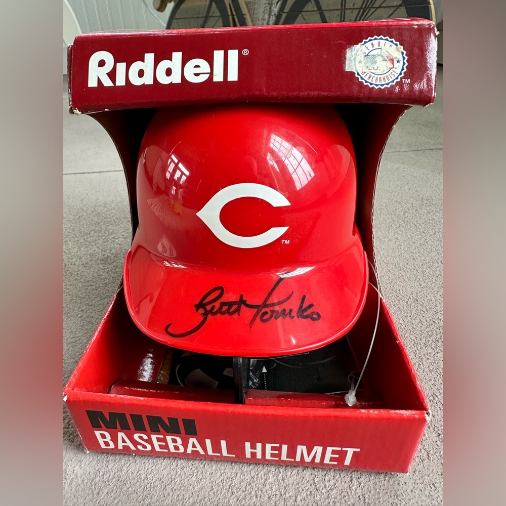 Cincinnati Reds Brett Tomko AUTOGRAPHED Riddell MINI Helmet - Picture 5 of 11